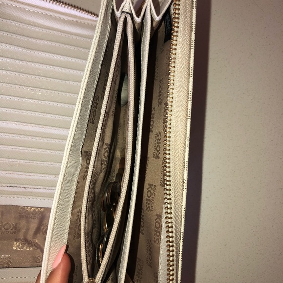 MK wallet - Picture 7 of 7